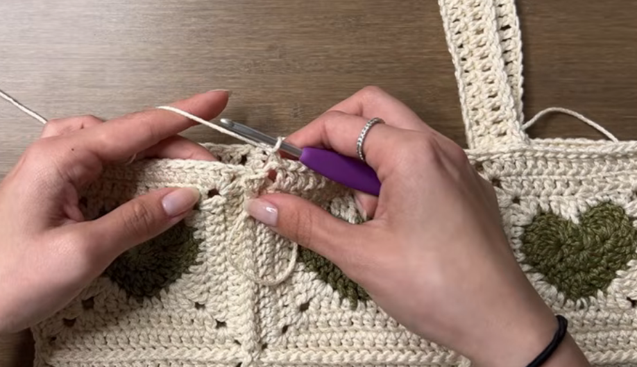 Heart Granny Square Crochet Tote Bag Pattern Img 3