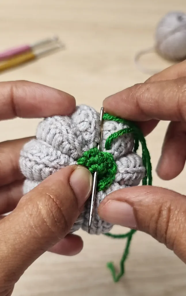 Autums BEST Crochet Project for Beginners is a Pumpkin Keychain